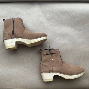 No.6 Nubuck Leather Buckle Clog Boot Mid Heel Honey (41)
